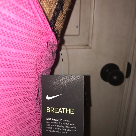 🌺&16 OFF RETAIL $38🌺CLOSET CLOSING EVERYTHING MUST GO 🌺NWT NIKE TANK🌺MUST GO - Picture 5 of 6